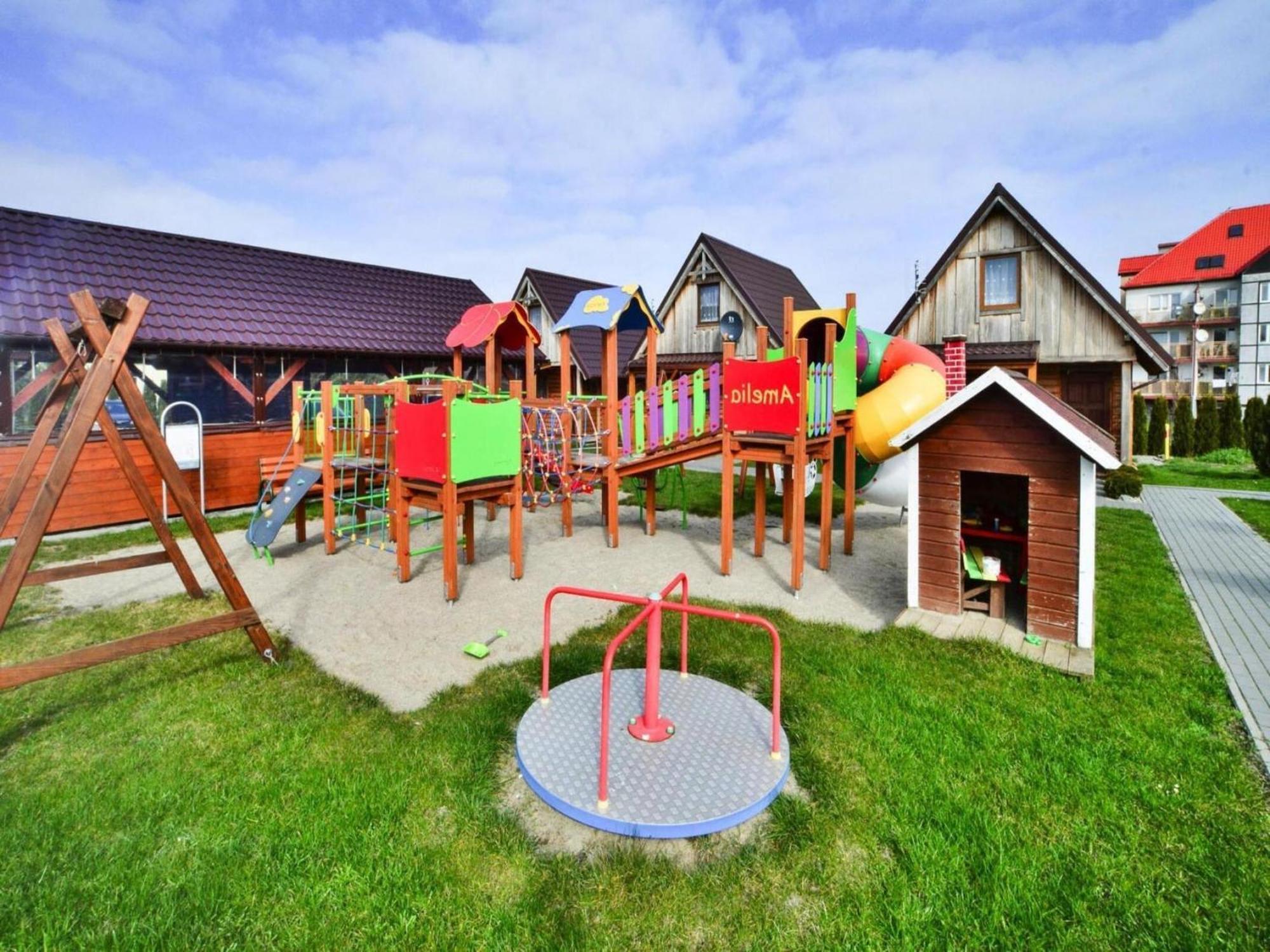2-Storey Holiday Homes, อุสตรอเนียมอร์สเกีย ภายนอก รูปภาพ